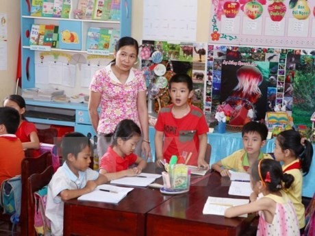 Во Вьетнаме оказывается помощь детям в получении доступа к информации  - ảnh 1